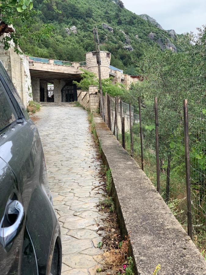 Villa Celaj “The Castle” Krujë Екстериор снимка