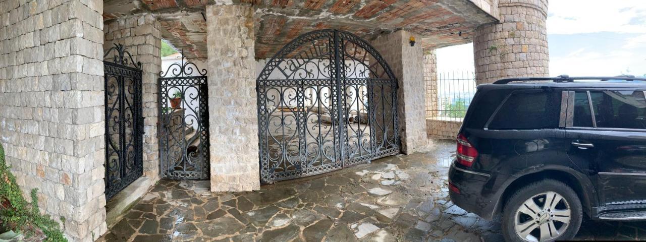 Villa Celaj “The Castle” Krujë Екстериор снимка